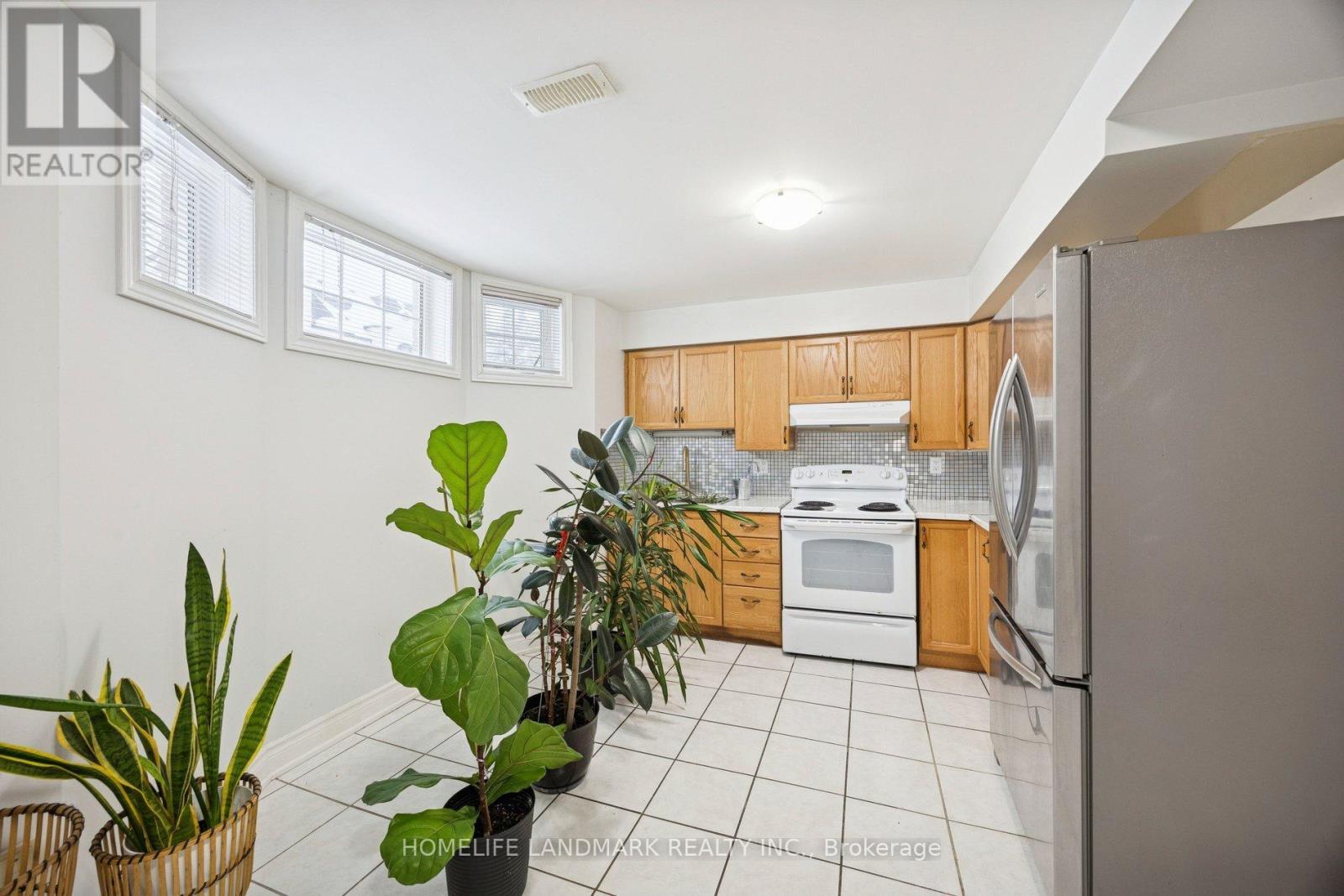 49 Pearson Avenue, Richmond Hill, ON - Indoor Photo Showing Kitchen