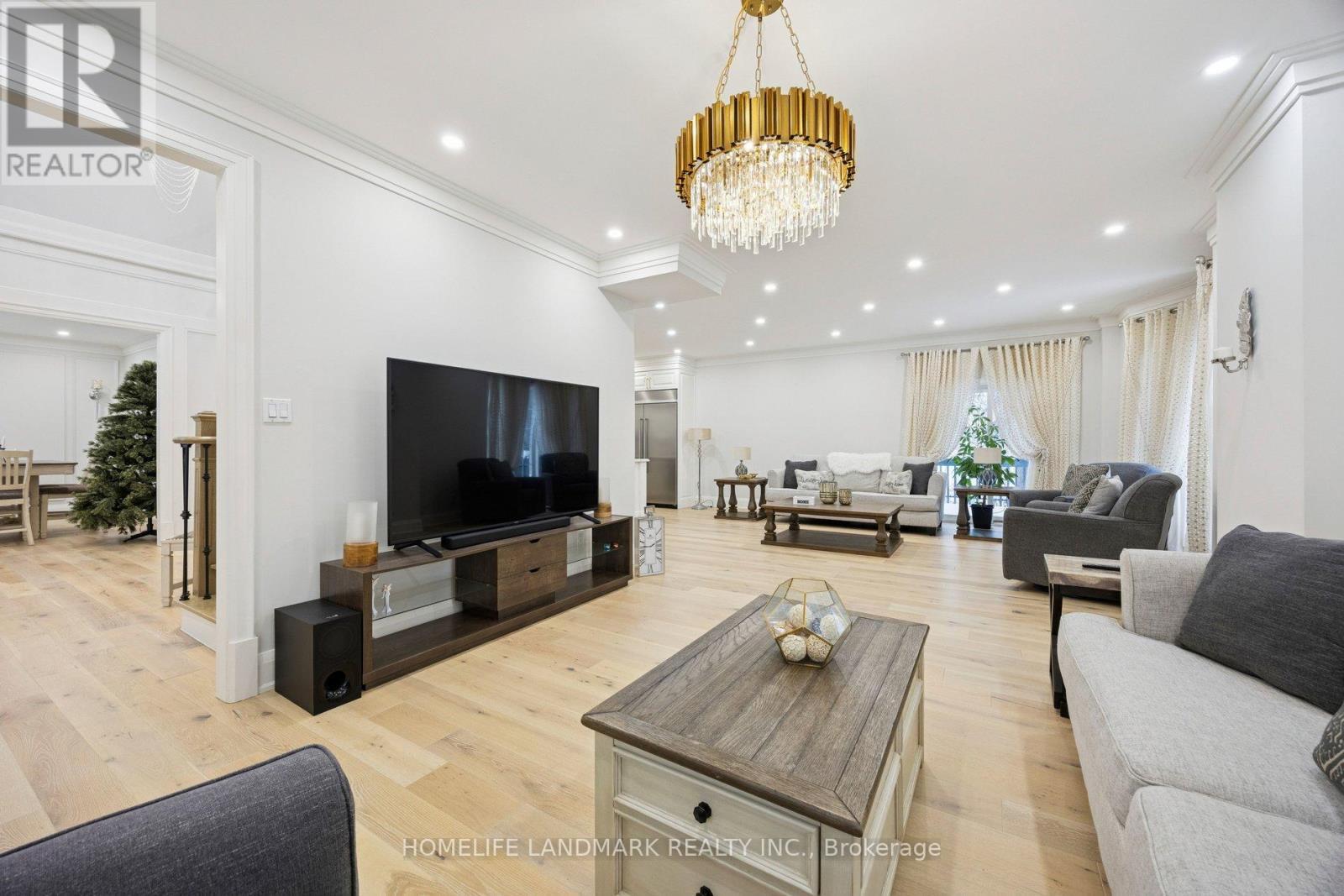 49 Pearson Avenue, Richmond Hill, ON - Indoor Photo Showing Living Room