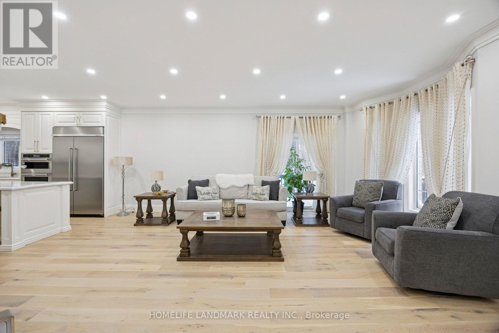 49 Pearson Avenue, Richmond Hill, ON - Indoor Photo Showing Living Room