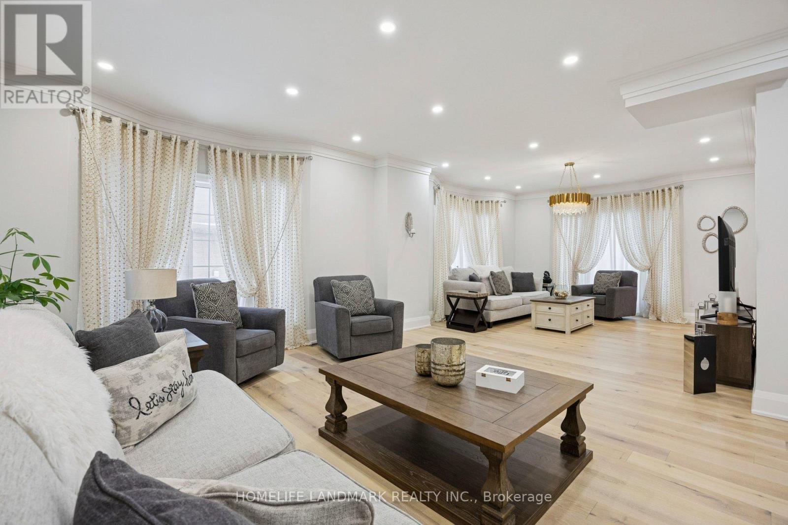 49 Pearson Avenue, Richmond Hill, ON - Indoor Photo Showing Living Room