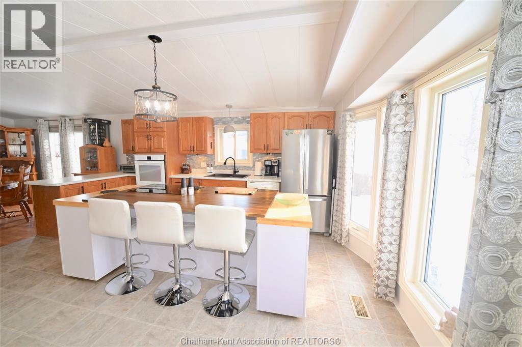 333 King Street North, Highgate, ON - Indoor