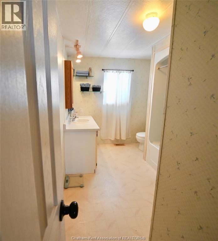 333 King Street North, Highgate, ON - Indoor Photo Showing Bathroom