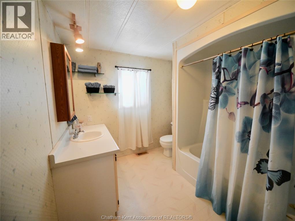 333 King Street North, Highgate, ON - Indoor Photo Showing Bathroom