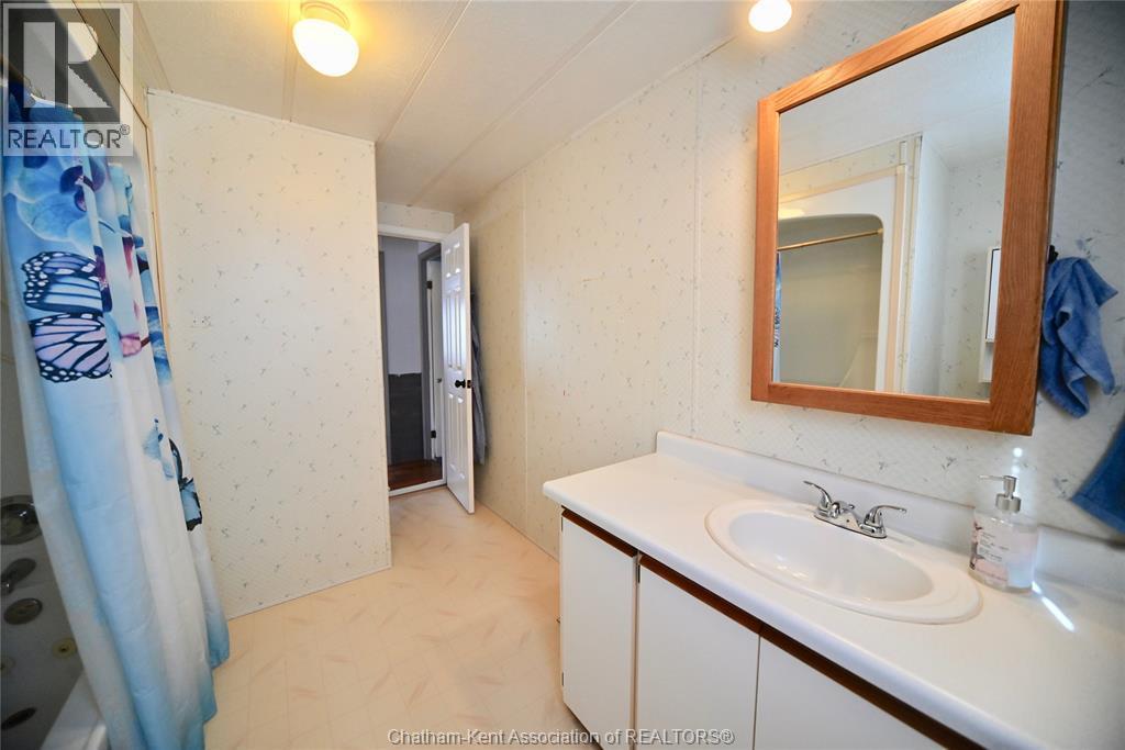 333 King Street North, Highgate, ON - Indoor Photo Showing Bathroom