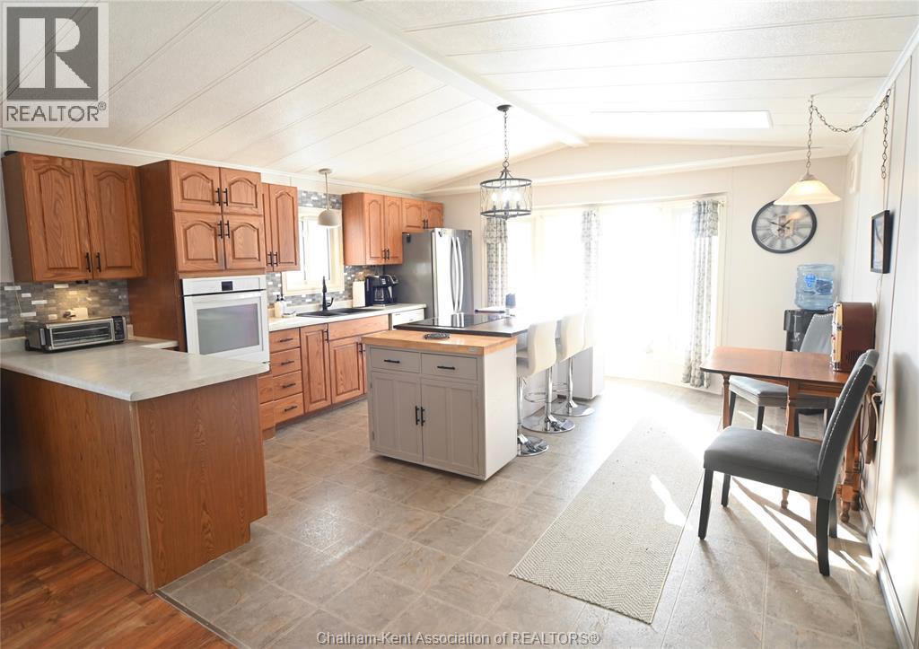 333 King Street North, Highgate, ON - Indoor Photo Showing Kitchen