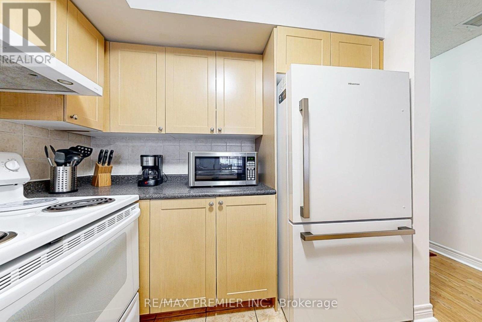 17 - 55 Cedarcroft Boulevard, Toronto, ON - Indoor Photo Showing Kitchen