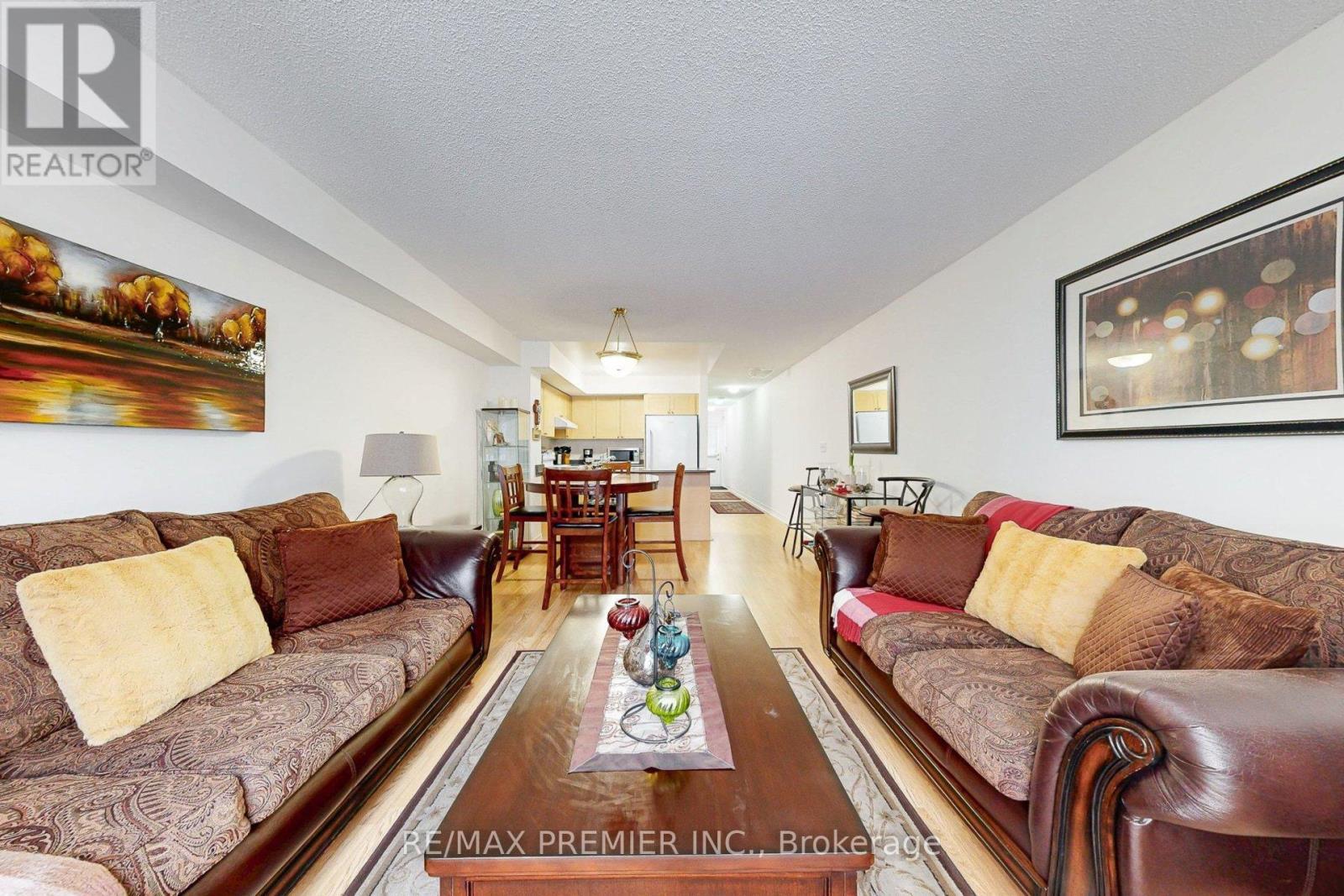 17 - 55 Cedarcroft Boulevard, Toronto, ON - Indoor Photo Showing Living Room