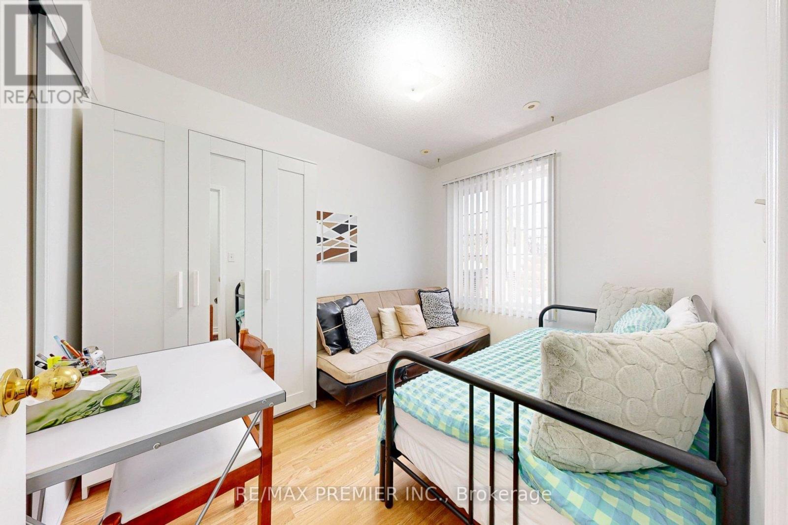 17 - 55 Cedarcroft Boulevard, Toronto, ON - Indoor Photo Showing Bedroom