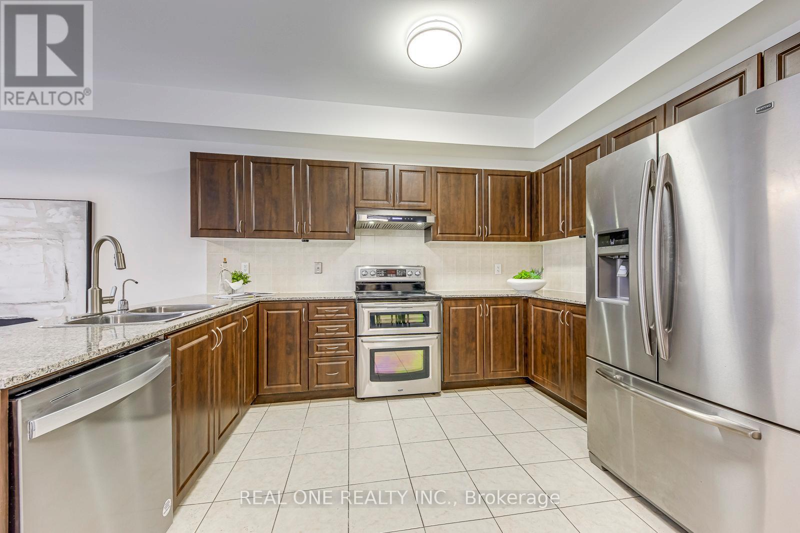 1331 Kestell Boulevard, Oakville, ON - Indoor Photo Showing Kitchen With Stainless Steel Kitchen With Double Sink