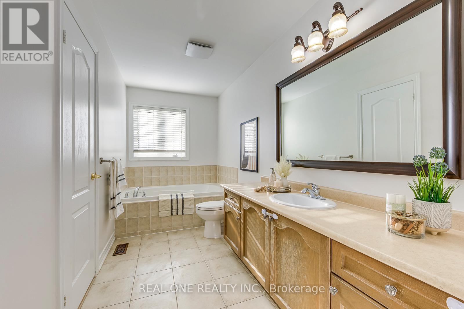 1331 Kestell Boulevard, Oakville, ON - Indoor Photo Showing Bathroom