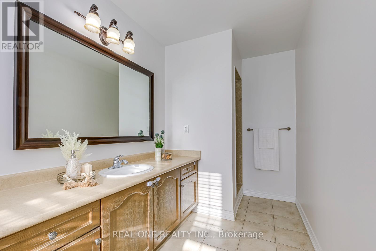 1331 Kestell Boulevard, Oakville, ON - Indoor Photo Showing Bathroom