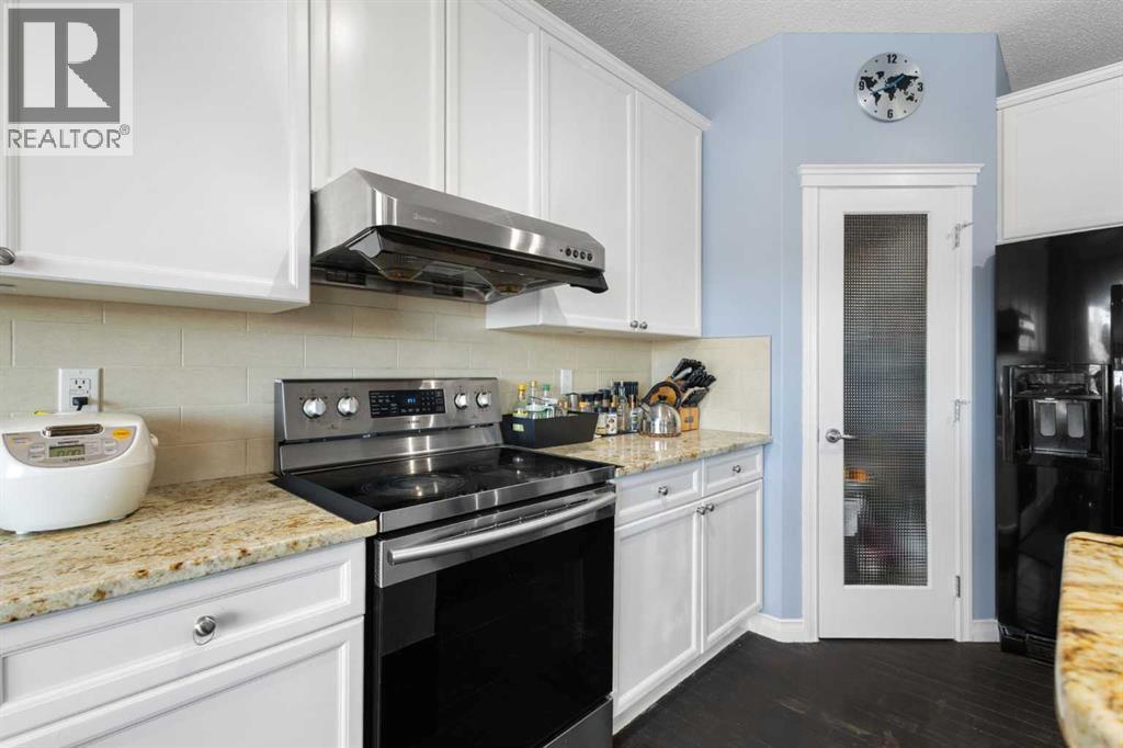 72 Rockyspring Circle Nw, Calgary, AB - Indoor Photo Showing Kitchen