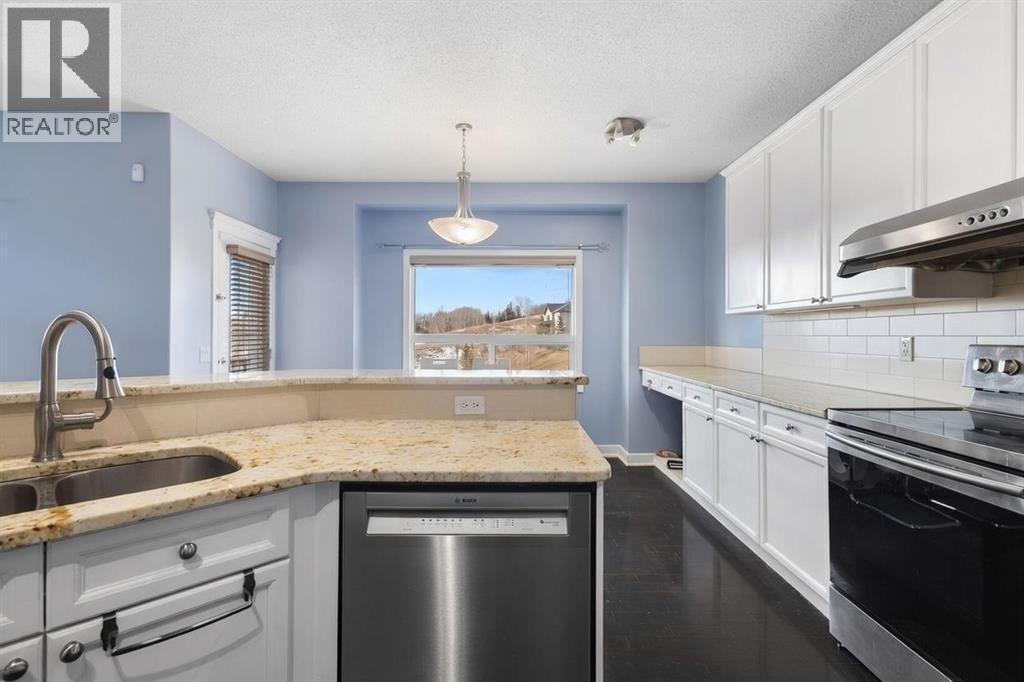 72 Rockyspring Circle Nw, Calgary, AB - Indoor Photo Showing Kitchen