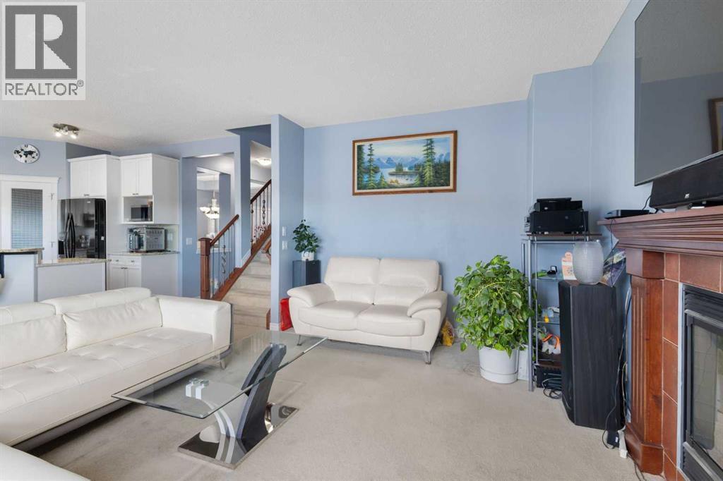 72 Rockyspring Circle Nw, Calgary, AB - Indoor Photo Showing Living Room