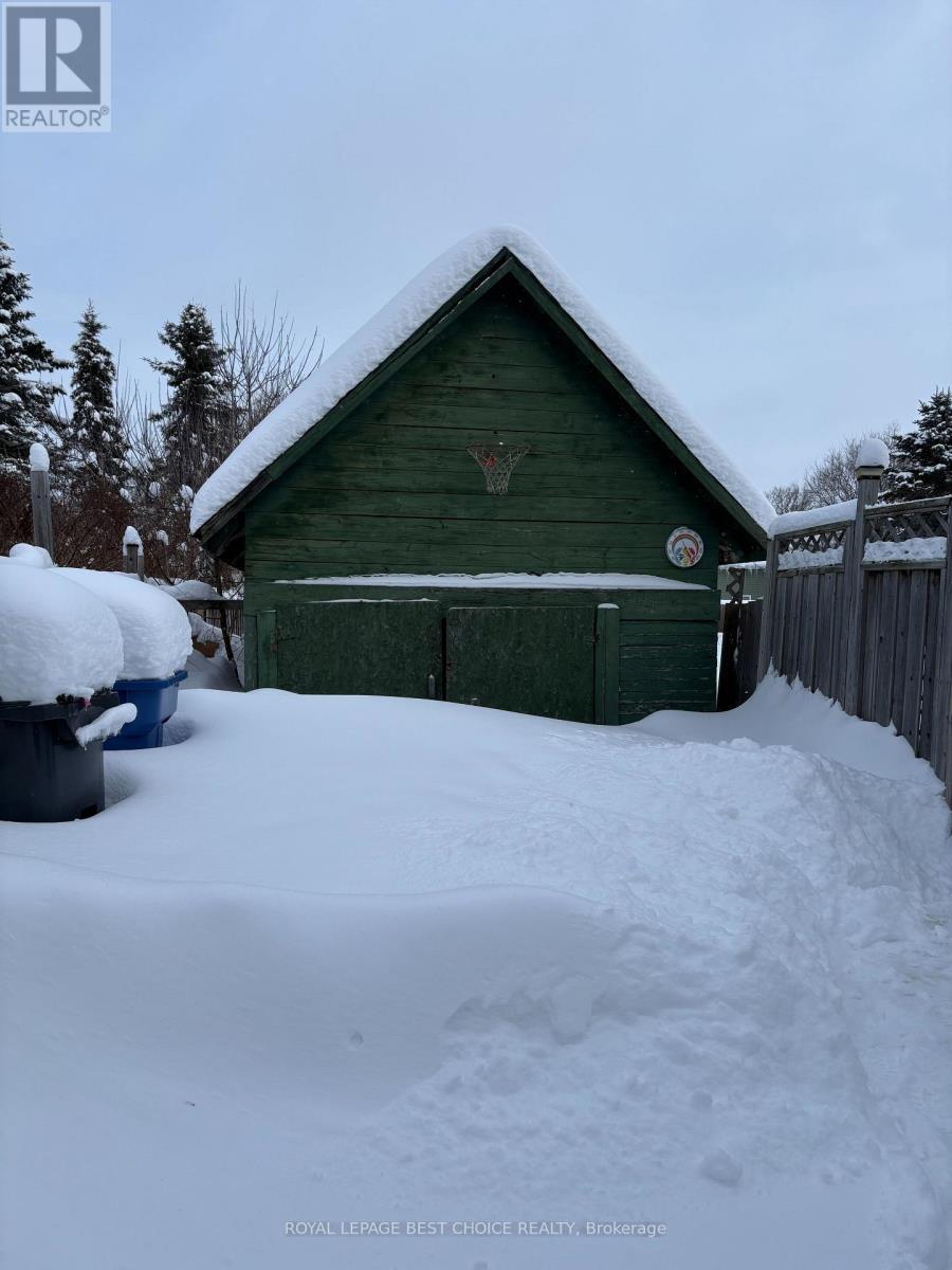 31 First Street, Englehart, ON - Outdoor