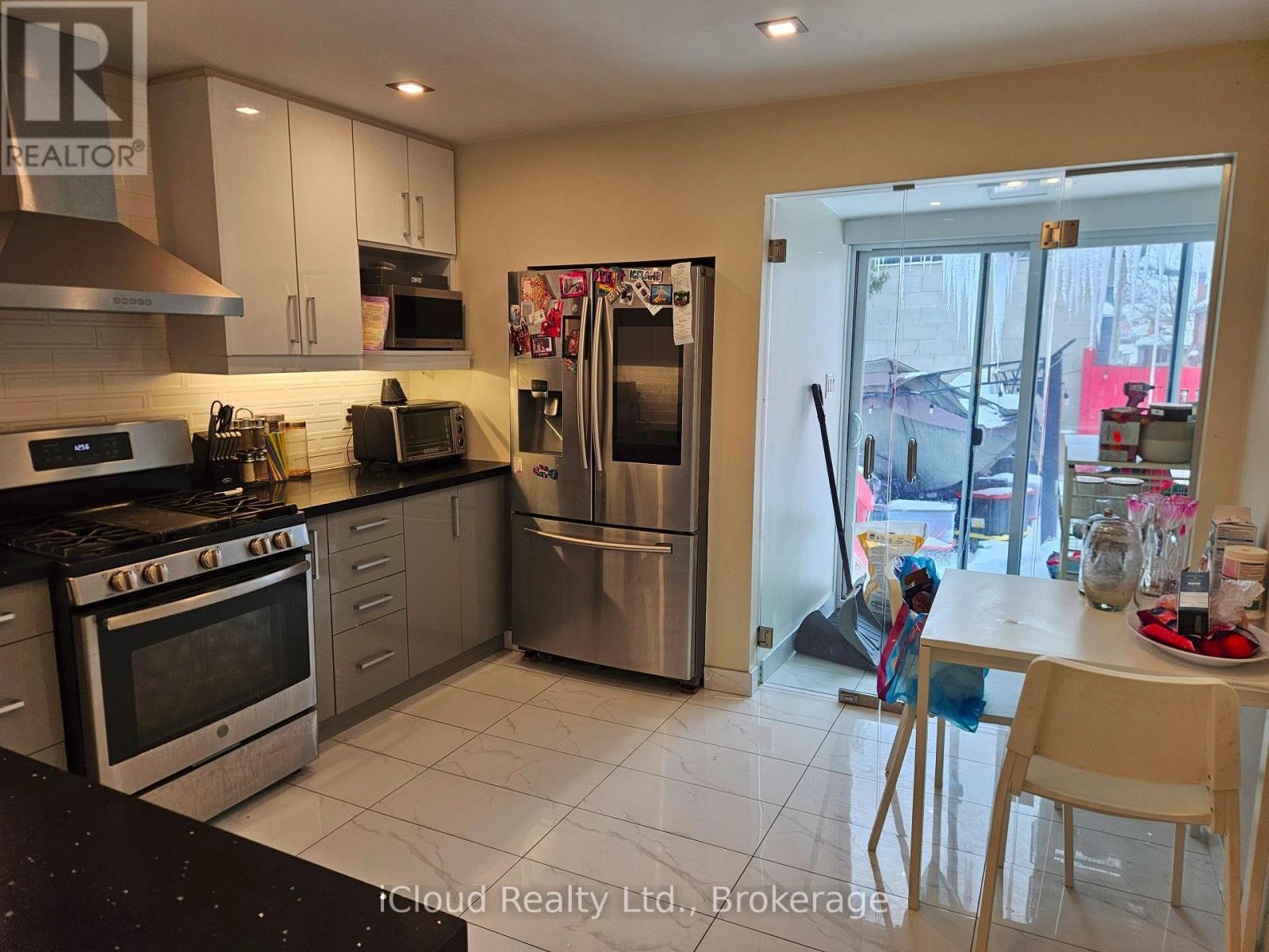 104 Mcroberts Avenue, Toronto, ON - Indoor Photo Showing Kitchen