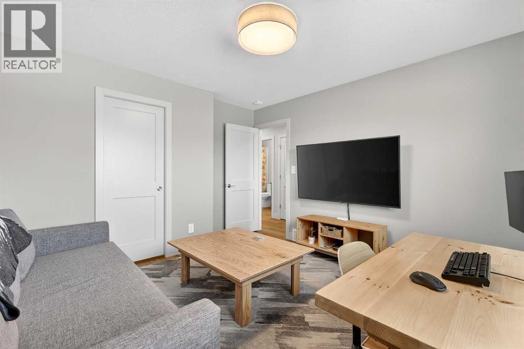 24 Napoleon Meadows Way, Innisfail, AB - Indoor Photo Showing Living Room