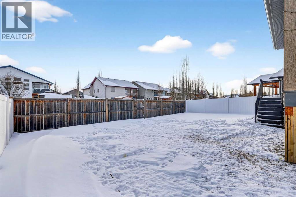 Vinyl Side Fencing - 24 Napoleon Meadows Way, Innisfail, AB - Outdoor