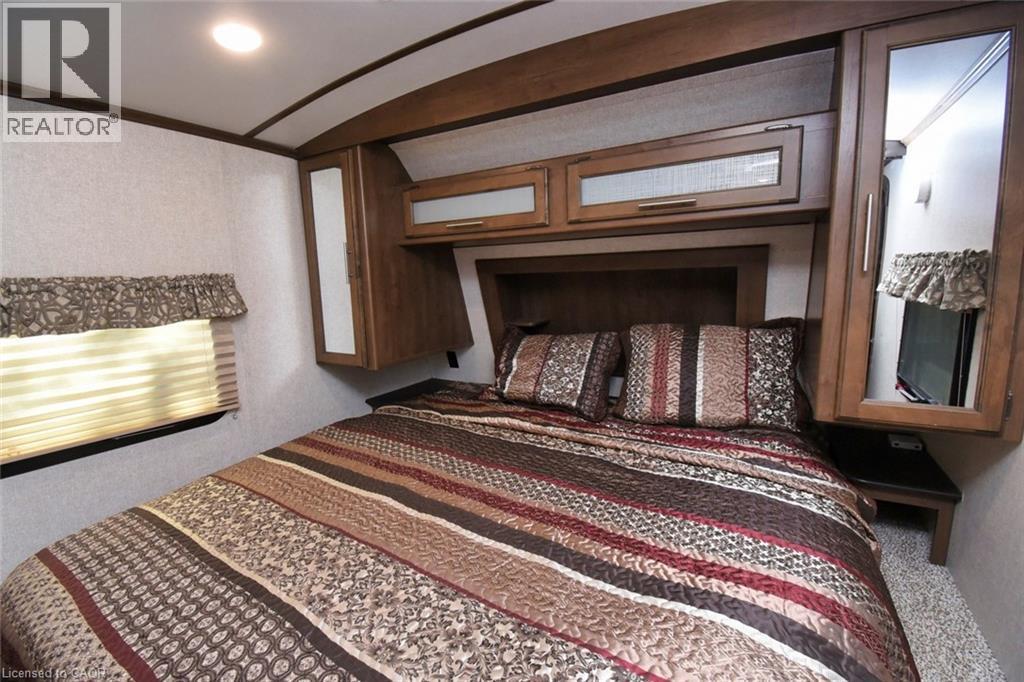 Carpeted bedroom with ornamental molding, lofted ceiling, and a textured wall - 1085 10Th Concession Road W Unit# 29, Flamborough, ON - Indoor Photo Showing Bedroom