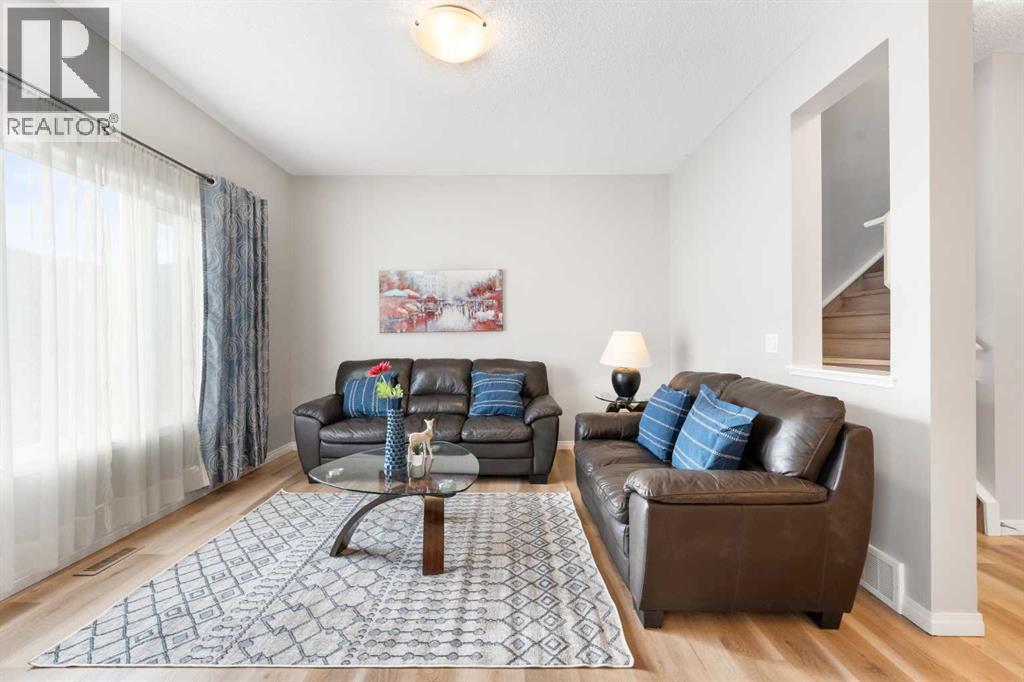 13 Walcrest Way Se, Calgary, AB - Indoor Photo Showing Living Room