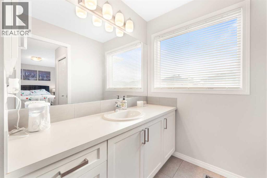 13 Walcrest Way Se, Calgary, AB - Indoor Photo Showing Bathroom