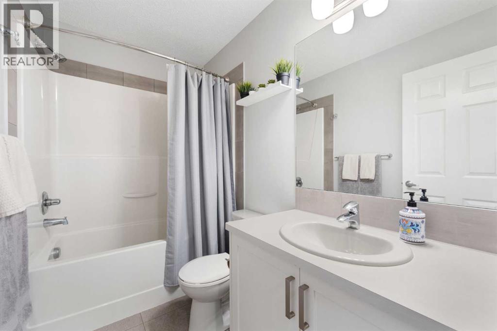 13 Walcrest Way Se, Calgary, AB - Indoor Photo Showing Bathroom