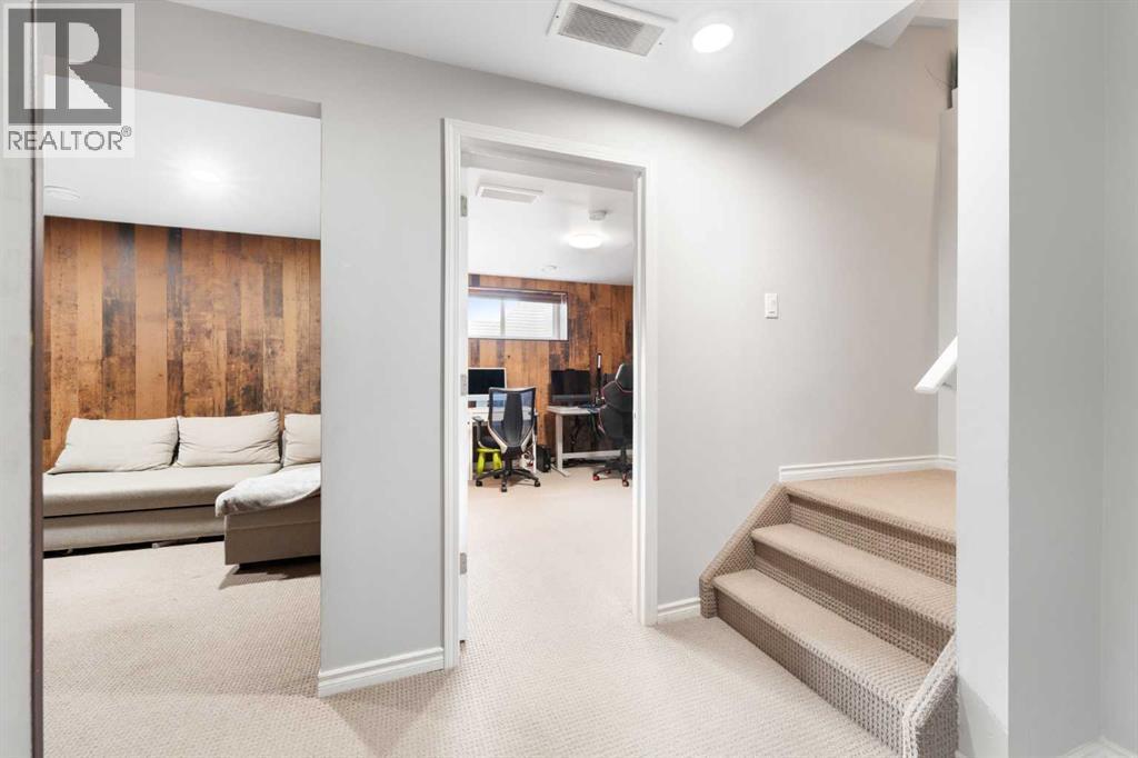 13 Walcrest Way Se, Calgary, AB - Indoor Photo Showing Other Room