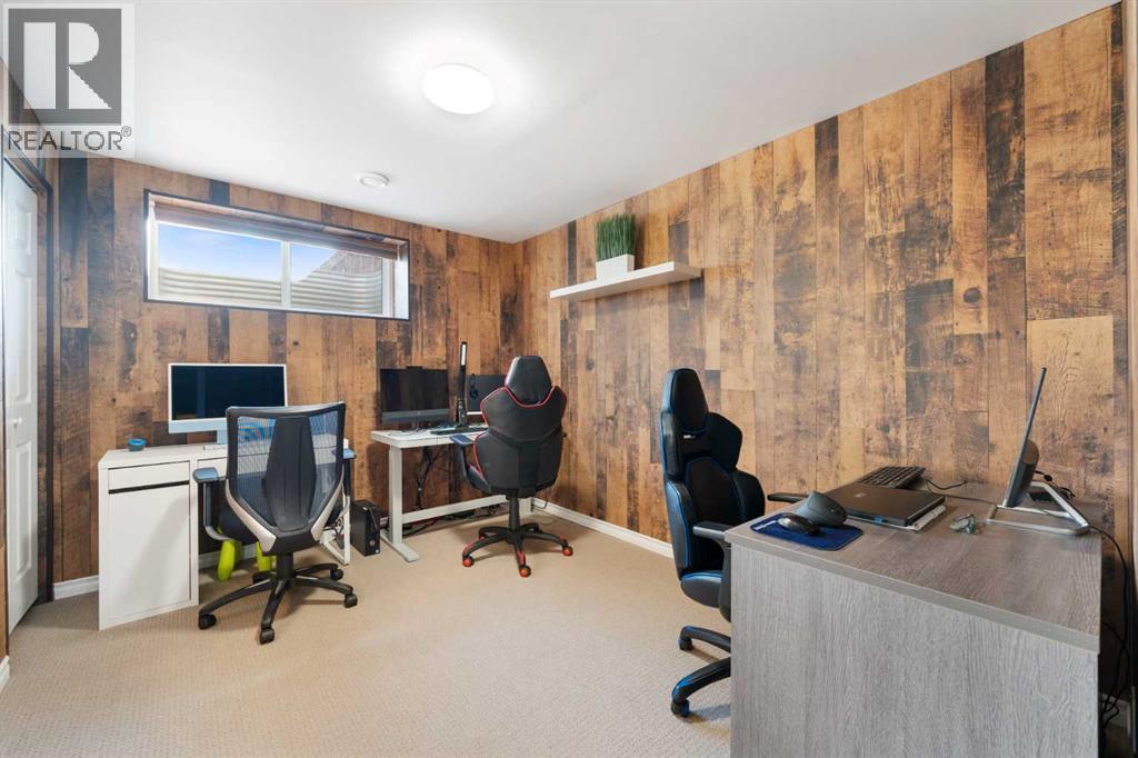 13 Walcrest Way Se, Calgary, AB - Indoor Photo Showing Office
