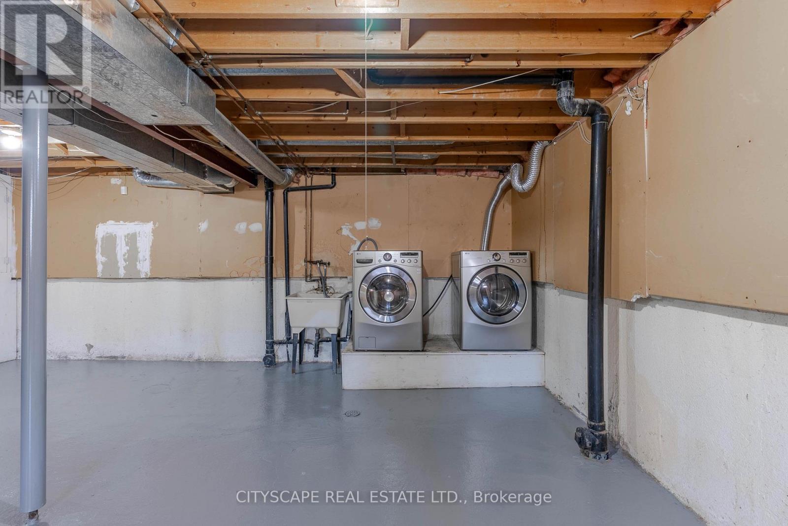 1210 Shagbark Crescent, Mississauga, ON - Indoor Photo Showing Basement