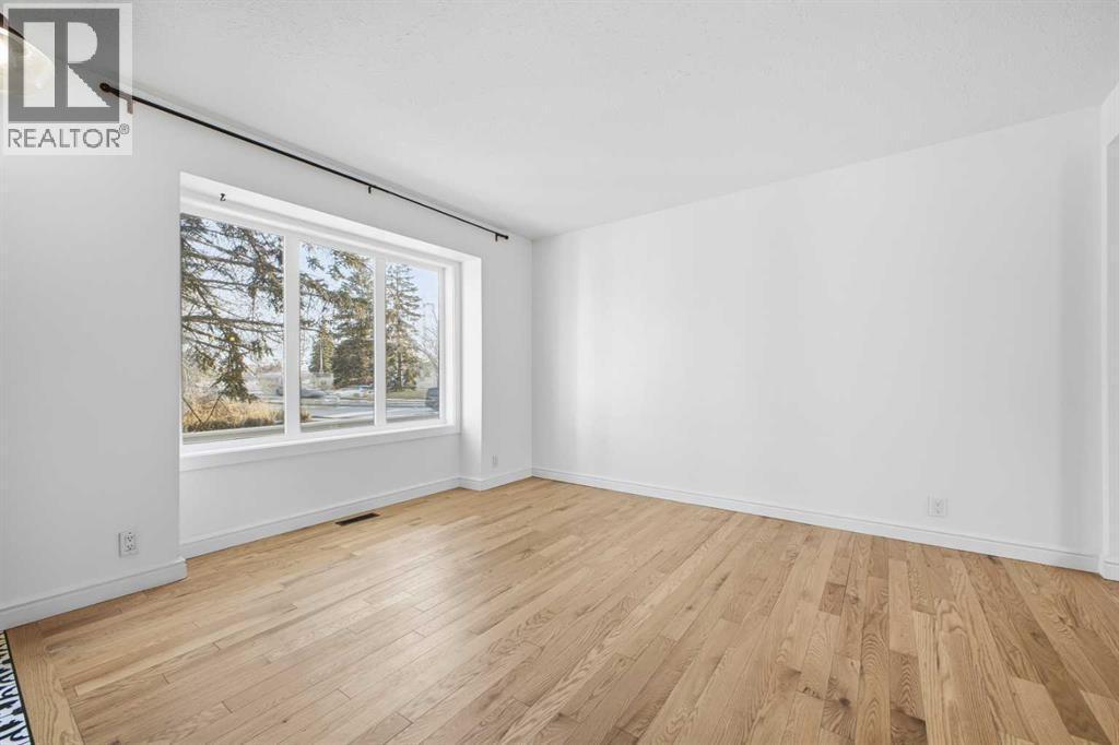 123 Killarney Glen Court Sw, Calgary, AB - Indoor Photo Showing Other Room