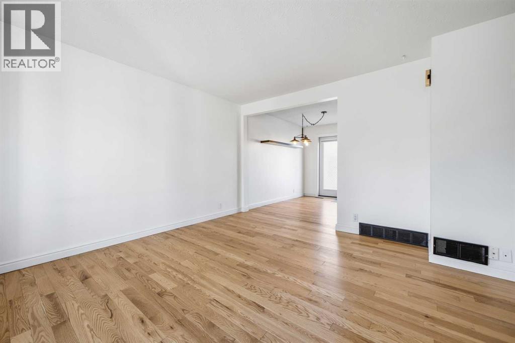 123 Killarney Glen Court Sw, Calgary, AB - Indoor Photo Showing Other Room