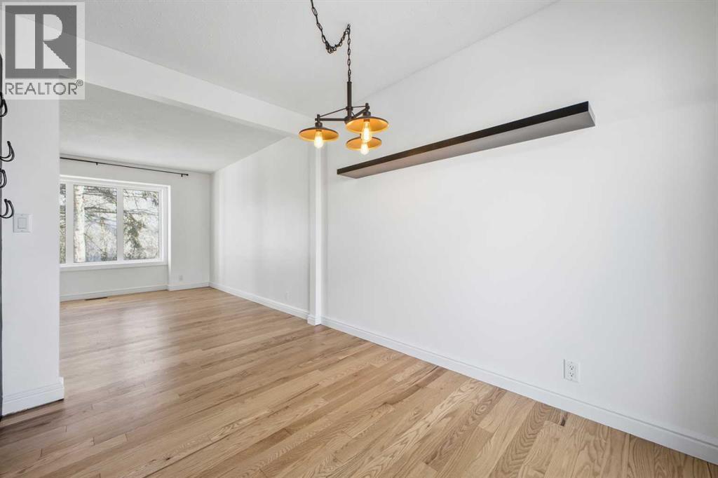 123 Killarney Glen Court Sw, Calgary, AB - Indoor Photo Showing Other Room