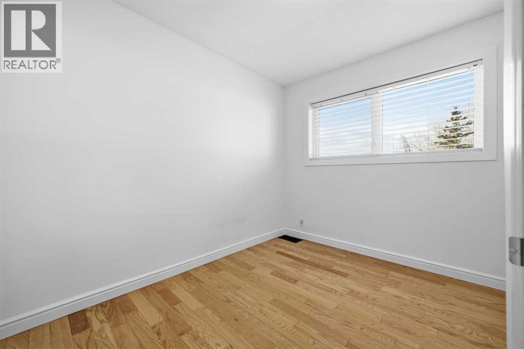 123 Killarney Glen Court Sw, Calgary, AB - Indoor Photo Showing Other Room