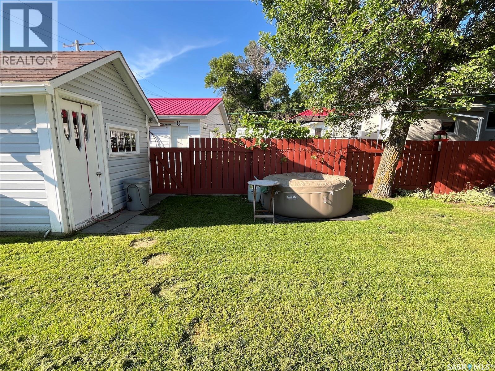 214 Marsh Street, Maple Creek, SK - Outdoor