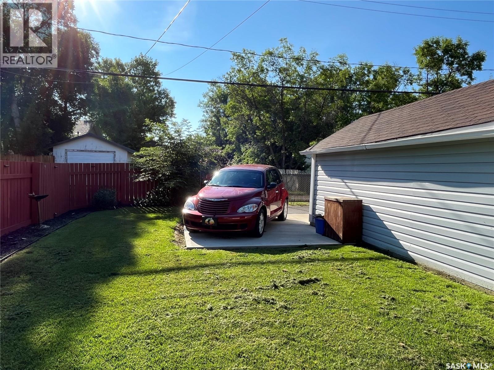 214 Marsh Street, Maple Creek, SK - Outdoor