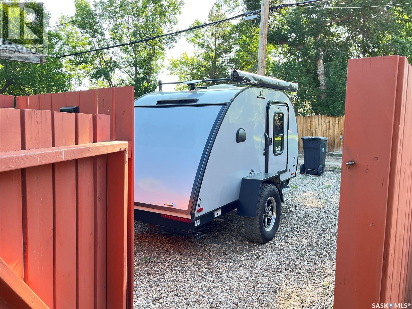 214 Marsh Street, Maple Creek, SK - Outdoor