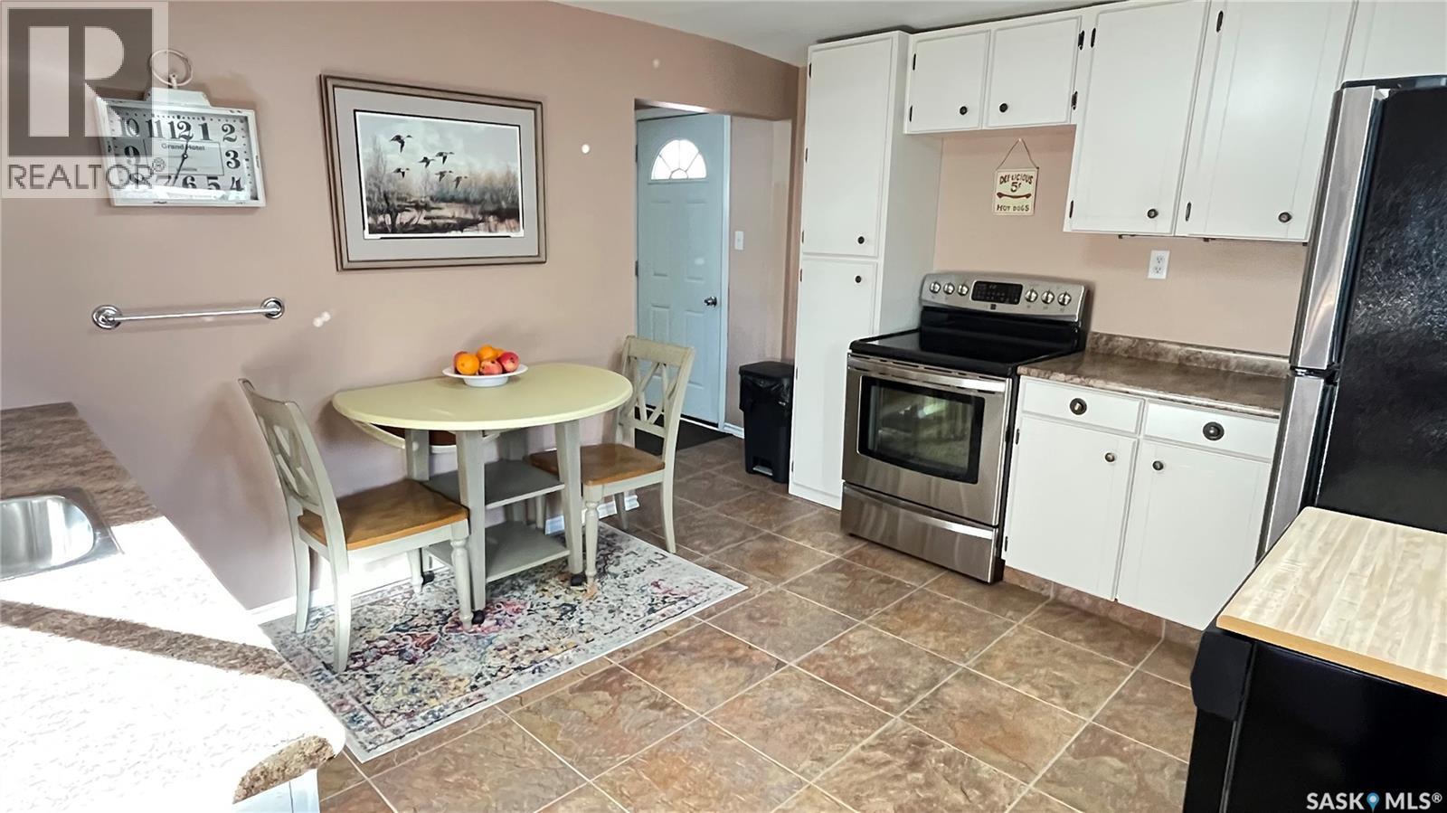 214 Marsh Street, Maple Creek, SK - Indoor