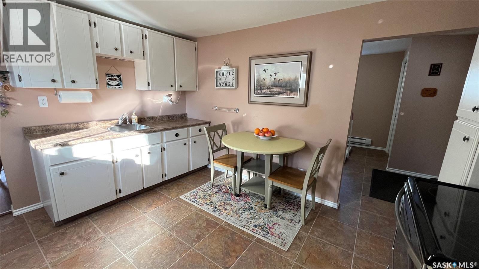 214 Marsh Street, Maple Creek, SK - Indoor Photo Showing Kitchen