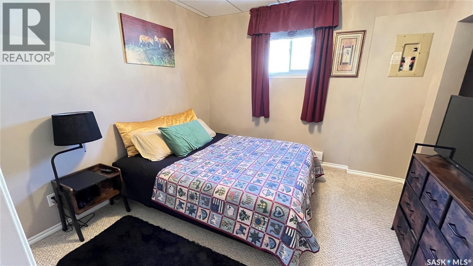 214 Marsh Street, Maple Creek, SK - Indoor Photo Showing Bedroom