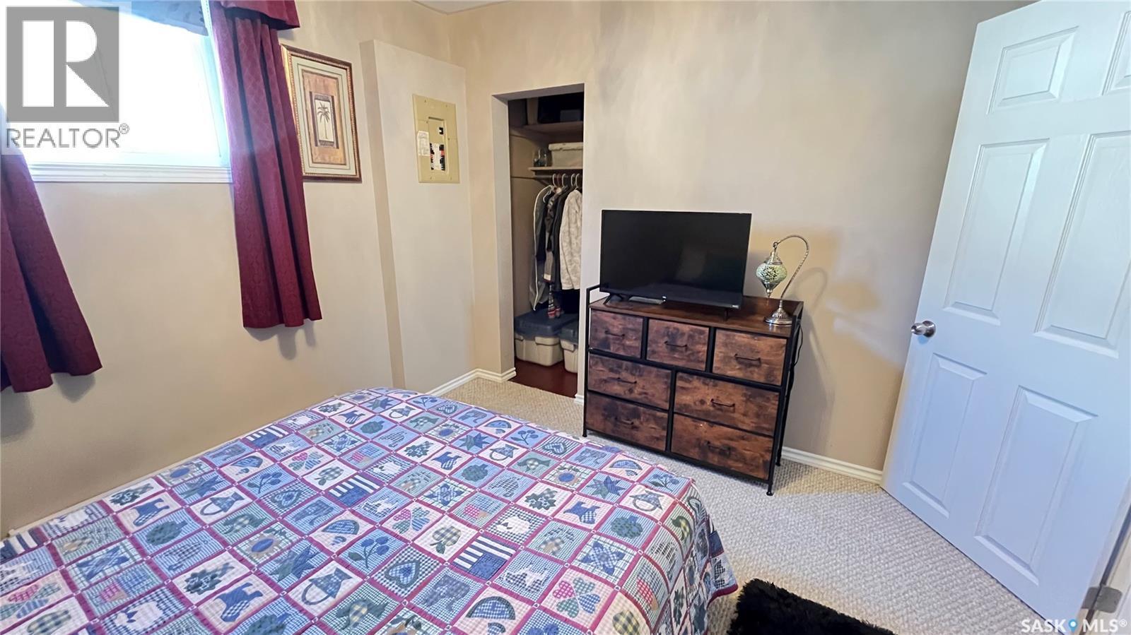 214 Marsh Street, Maple Creek, SK - Indoor Photo Showing Bedroom