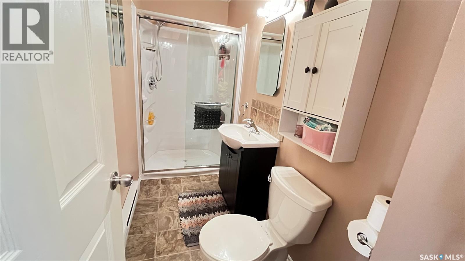 214 Marsh Street, Maple Creek, SK - Indoor Photo Showing Bathroom