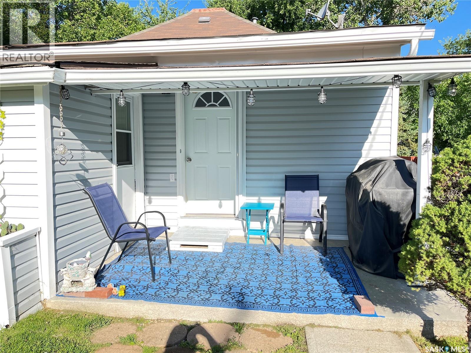 214 Marsh Street, Maple Creek, SK - Outdoor