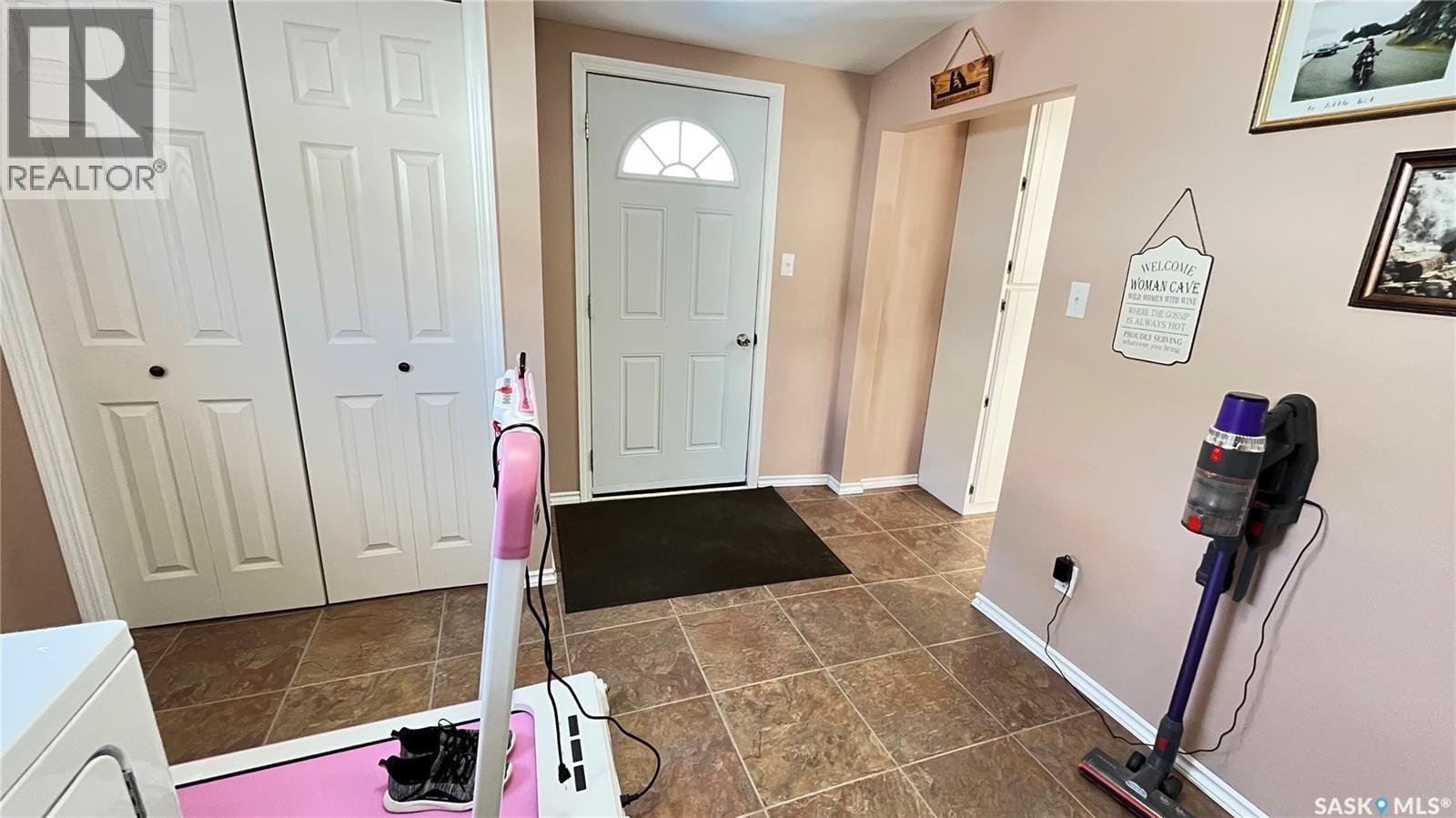 214 Marsh Street, Maple Creek, SK - Indoor Photo Showing Other Room