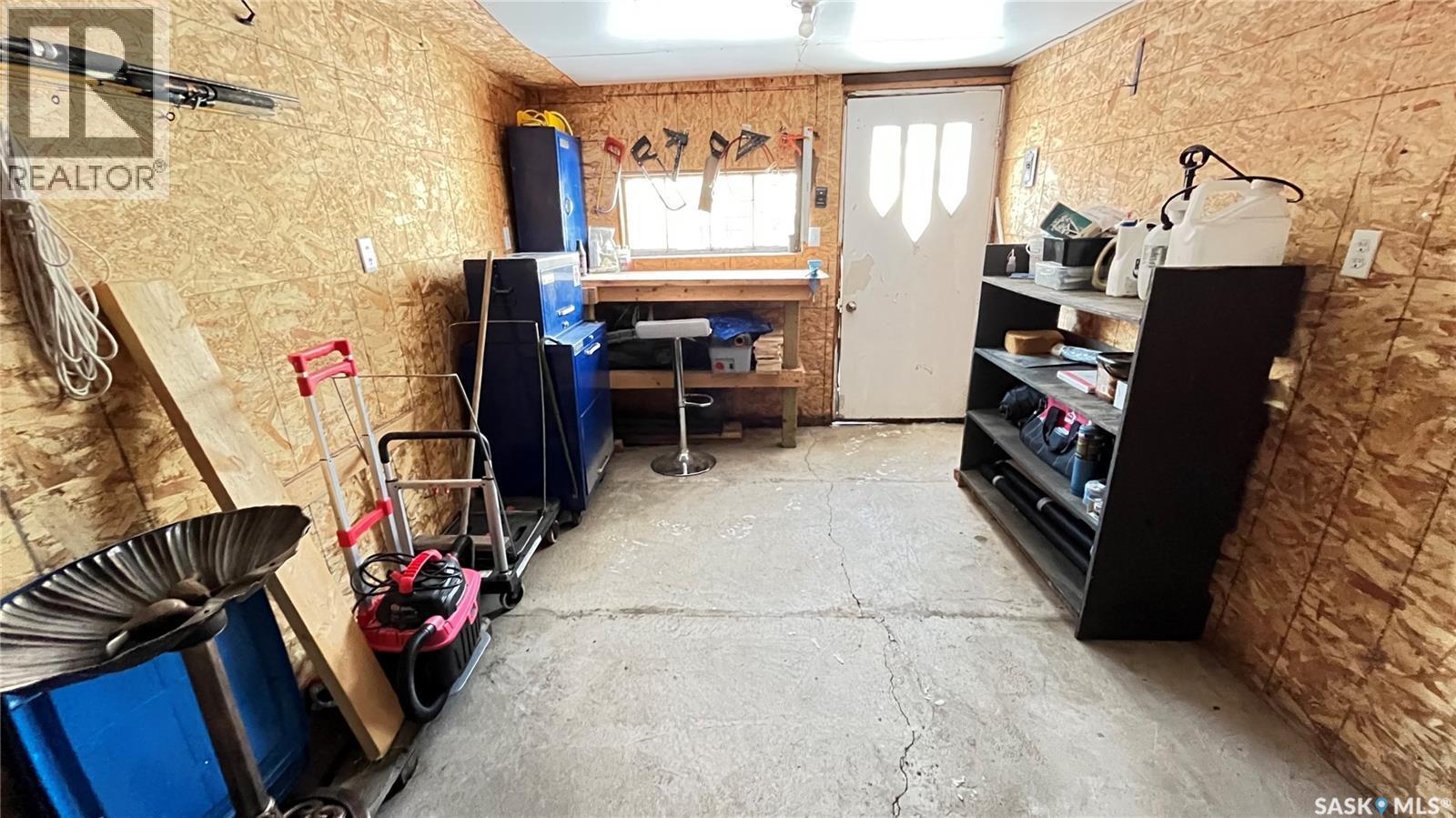 214 Marsh Street, Maple Creek, SK - Indoor