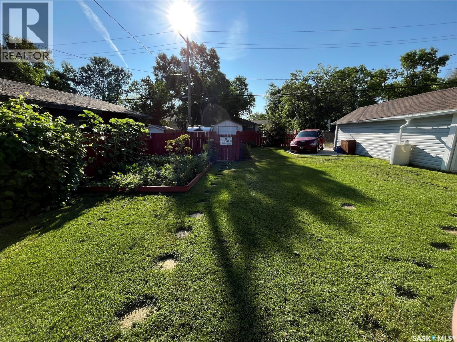 214 Marsh Street, Maple Creek, SK - Outdoor