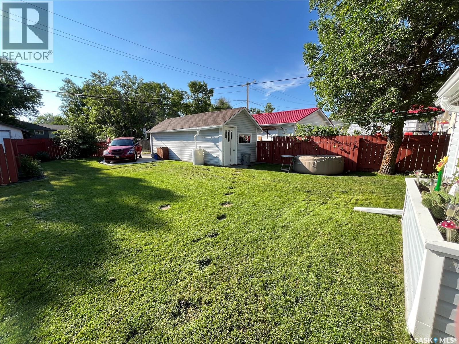 214 Marsh Street, Maple Creek, SK - Outdoor