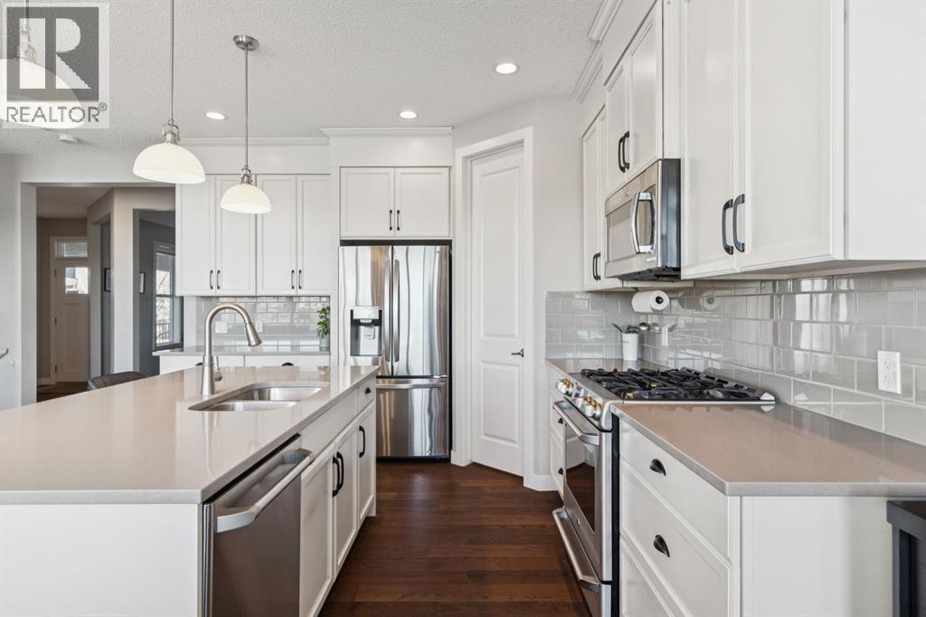 101 Cranarch Common Se, Calgary, AB - Indoor Photo Showing Kitchen With Double Sink With Upgraded Kitchen