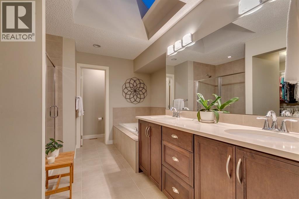 101 Cranarch Common Se, Calgary, AB - Indoor Photo Showing Bathroom