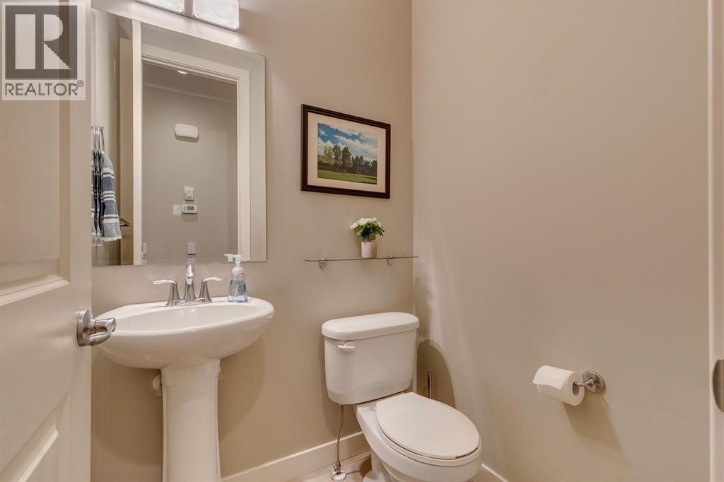 101 Cranarch Common Se, Calgary, AB - Indoor Photo Showing Bathroom