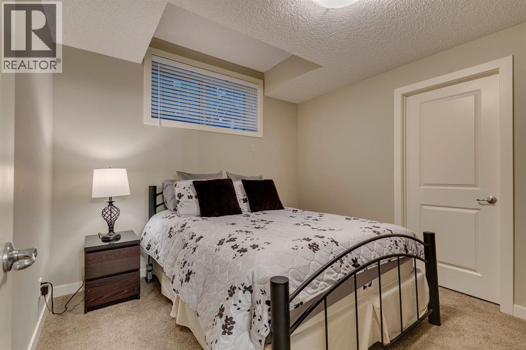 101 Cranarch Common Se, Calgary, AB - Indoor Photo Showing Bedroom